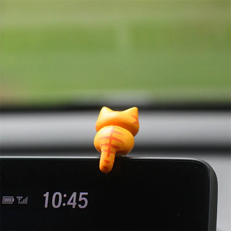 Car Lucky Cat Ornaments Car Dashboard Center Console Cute Resin Maneki-Neko Auto Interior DIY Decoration Accessories